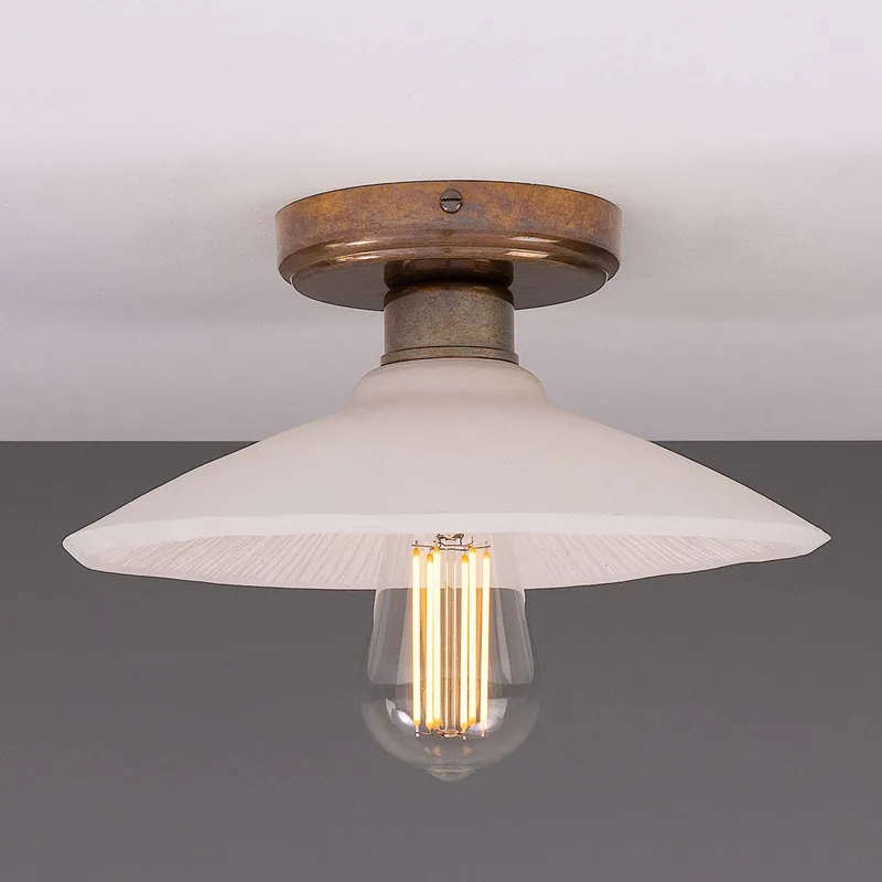Ausverkauf Charmante Deckenleuchte mit hellem Keramik-Schirm, Ø 27 cm
