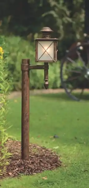 Aktuell Kleine Kutscherstil-Standleuchte aus Schmiedeeisen mit Antikglas AL 6779, 130 cm