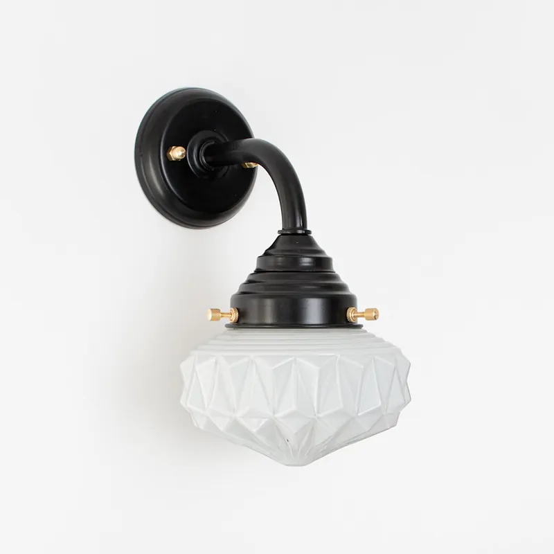 Knallerangebot Art-déco Wandleuchte mit brillantem Opalglas
